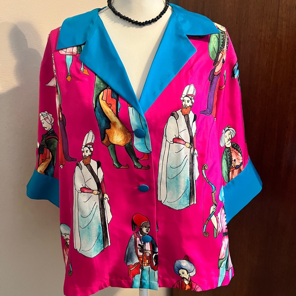 Pink and Blue Boxy Graphic Blouse with Notched Collar